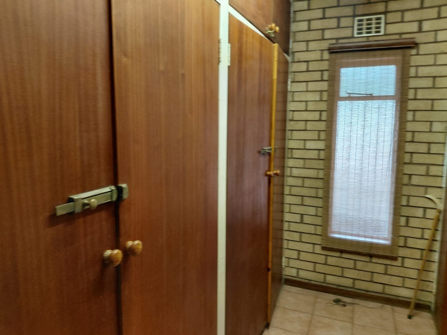 5 Bedroom Property for Sale in Roodekopjes Ah North West